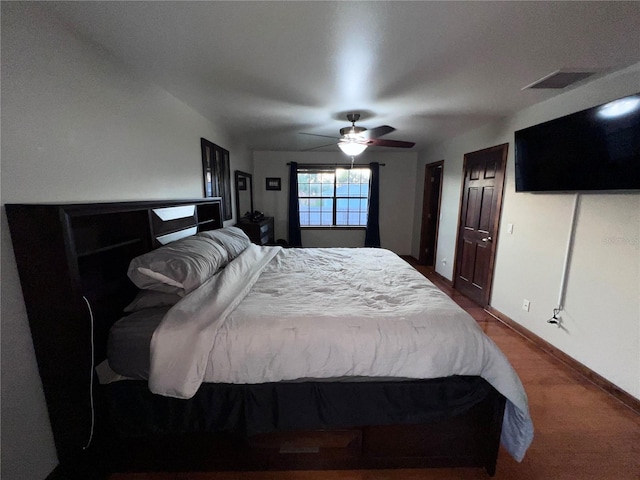 bedroom featuring ceiling fan