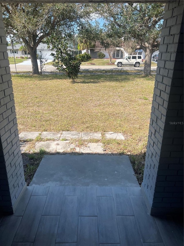 view of yard featuring a patio area