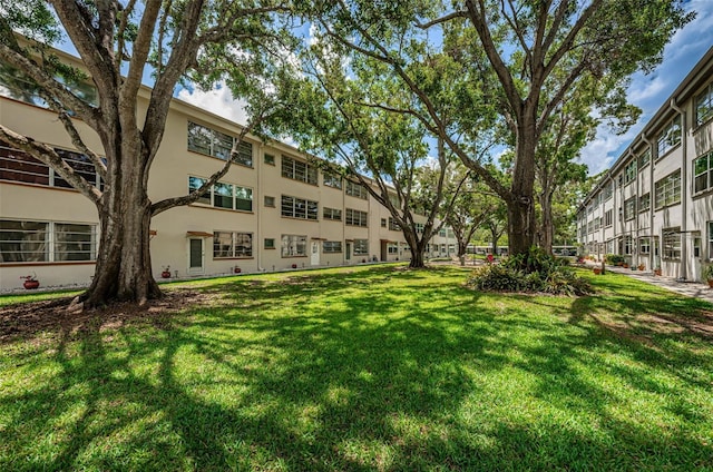 5880 38th Ave N Unit 204, Saint Petersburg, FL 33710 - exterior space featuring a yard