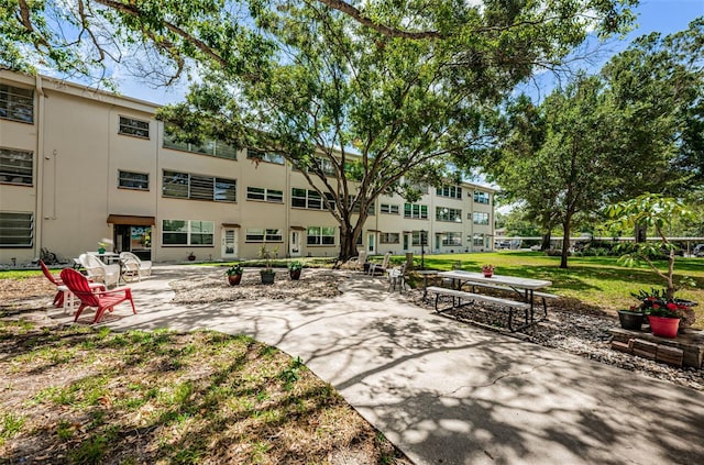 5880 38th Ave N Unit 204, Saint Petersburg, FL 33710 - view of property's community featuring a yard