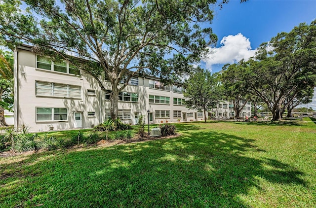 5880 38th Ave N Unit 204, Saint Petersburg, FL 33710 - exterior space with a yard