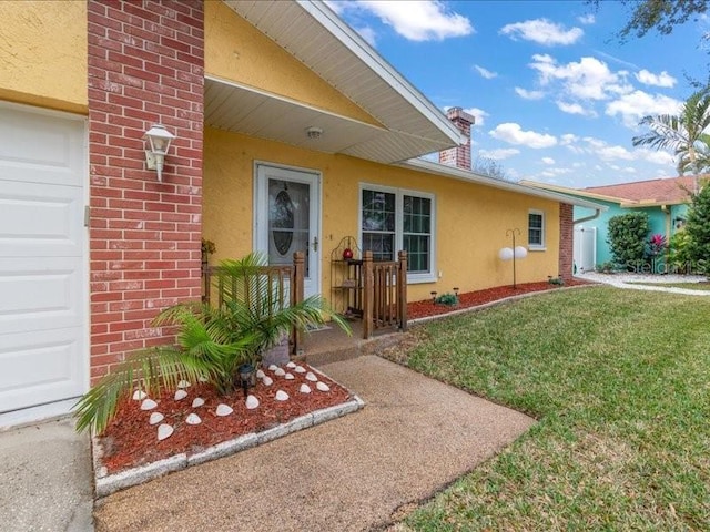 entrance to property featuring a yard