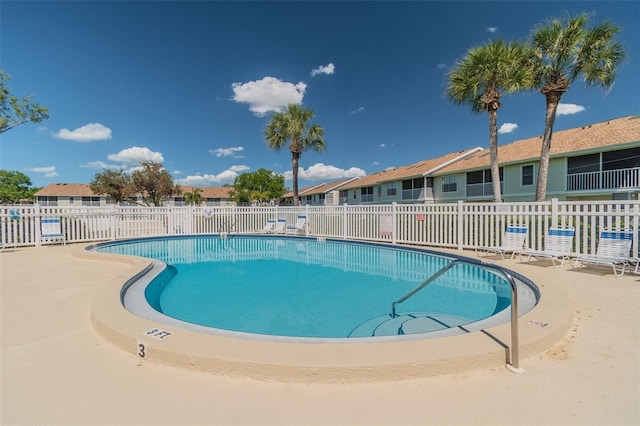 view of swimming pool