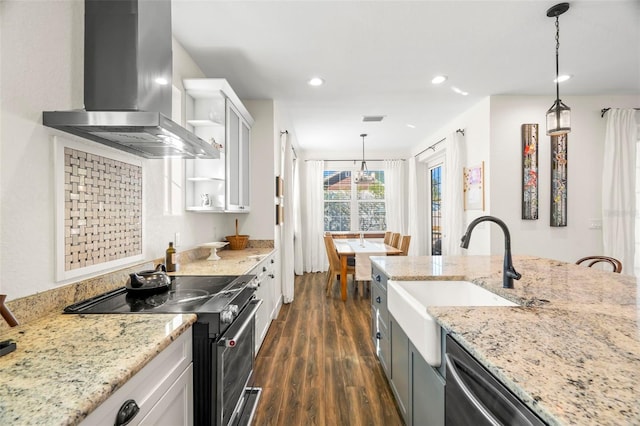 kitchen featuring sink, white cabinetry, range hood, range with electric stovetop, and decorative light fixtures