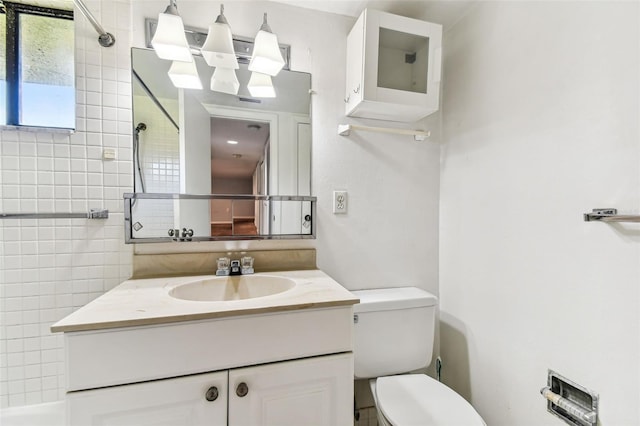 880 S Village Lake Dr N Unit 106, Saint Petersburg, FL 33716 - bathroom with vanity, a tile shower, and toilet