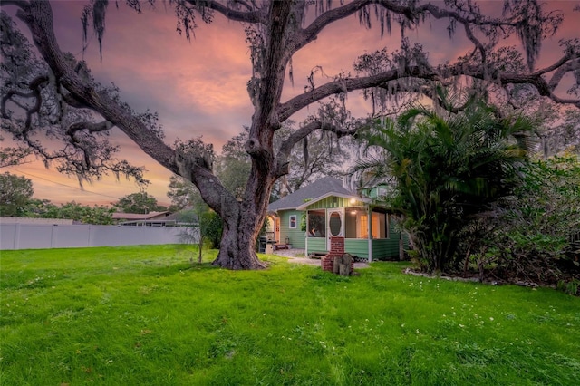 view of yard at dusk