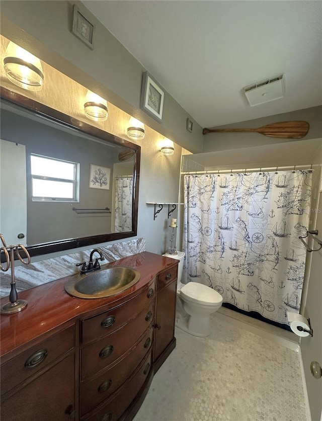 bathroom with a shower with curtain, vanity, and toilet