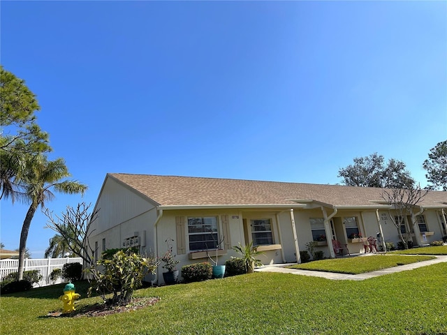 ranch-style home with a front yard