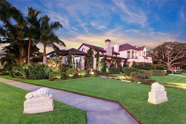 view of front of property with a lawn