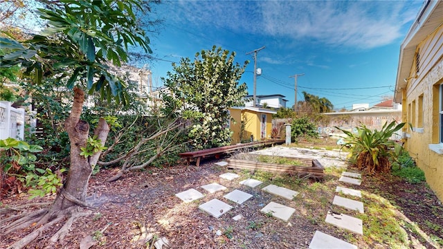 view of yard with a shed