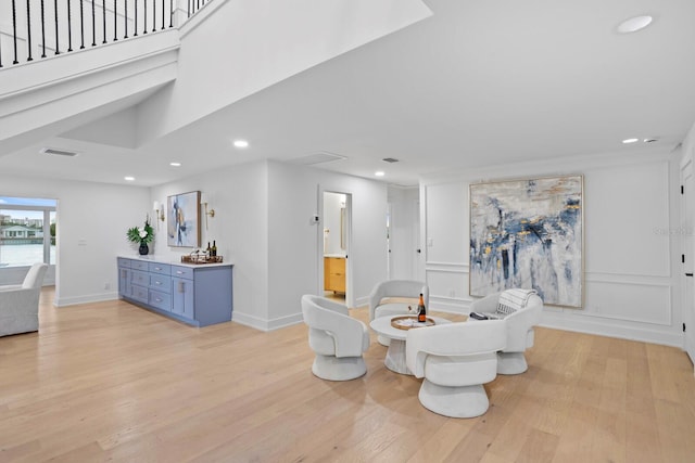 living area with light hardwood / wood-style flooring