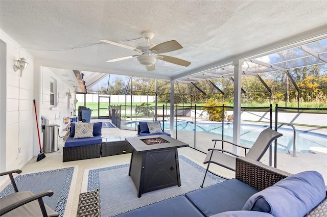 sunroom / solarium with ceiling fan