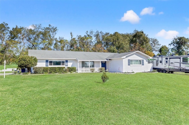 view of front of house featuring a front yard