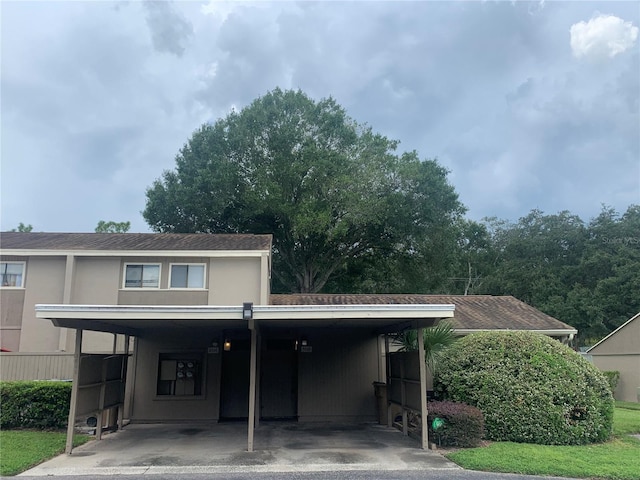 view of front facade with a carport