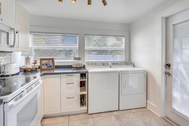 laundry room with light tile patterned floors and independent washer and dryer