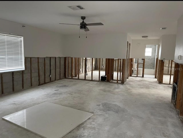 unfurnished room featuring ceiling fan