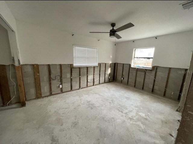 empty room with ceiling fan