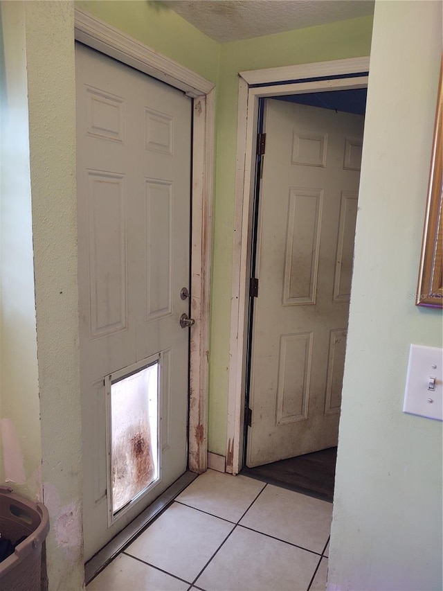 entryway featuring light tile patterned floors