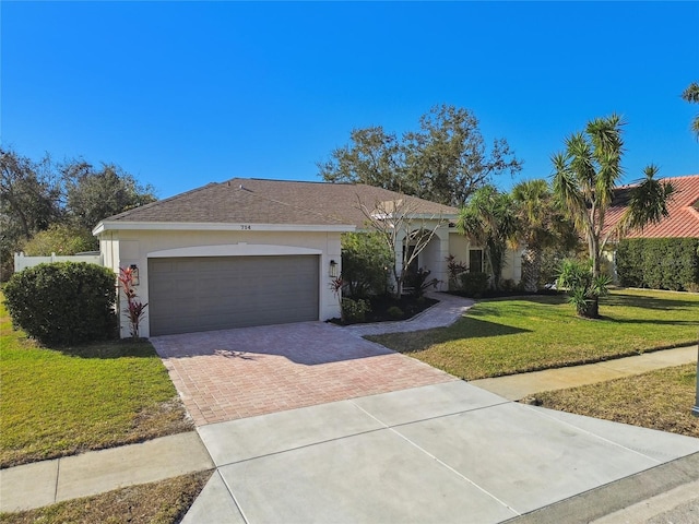 view of front facade featuring a garage and a front yard