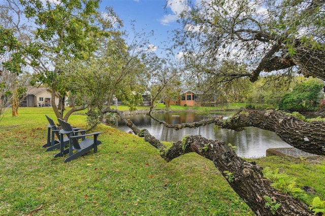 view of yard featuring a water view