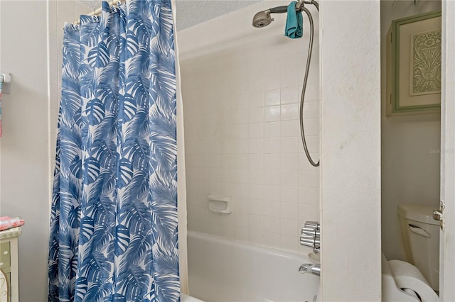 bathroom featuring a textured ceiling, toilet, and shower / bath combo