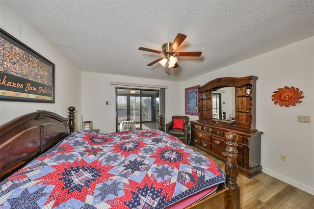 bedroom with access to exterior, a textured ceiling, light hardwood / wood-style floors, and ceiling fan