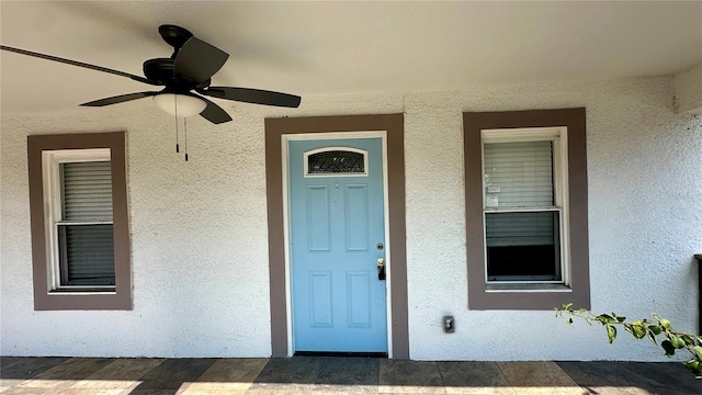 property entrance featuring ceiling fan