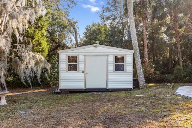 view of outdoor structure with a yard