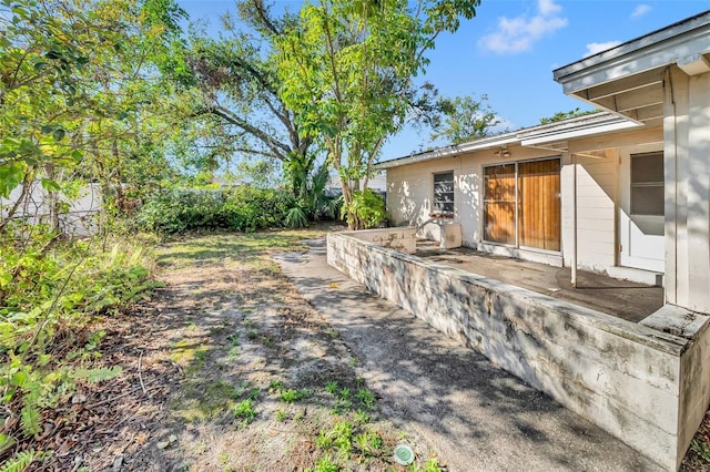 90 Huron Ave, Tampa, FL 33606 - view of yard