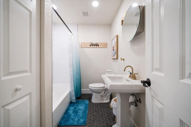 full bathroom featuring sink, shower / tub combo with curtain, tile patterned floors, and toilet