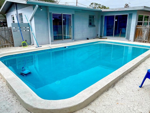 view of swimming pool