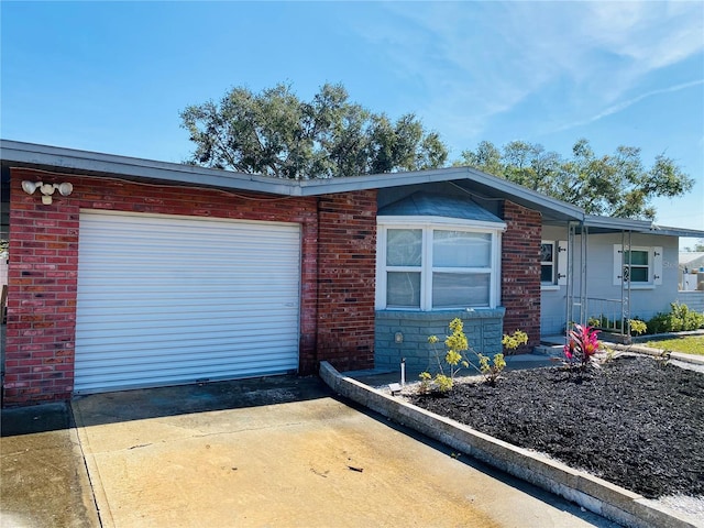 view of front facade featuring a garage