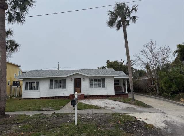 ranch-style house featuring a front yard