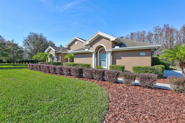 view of front of home featuring a front yard