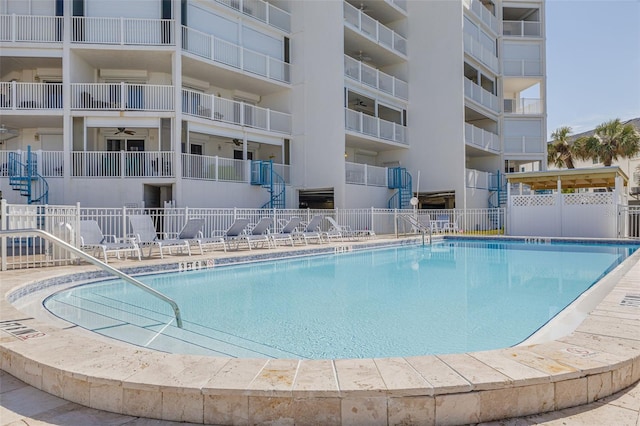 view of swimming pool