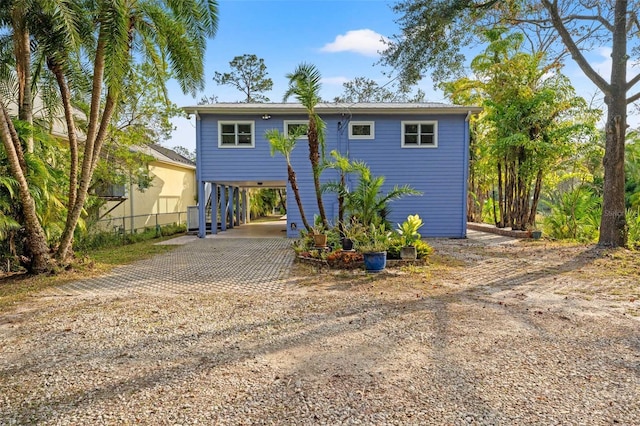 view of front of home with a carport and dirt driveway