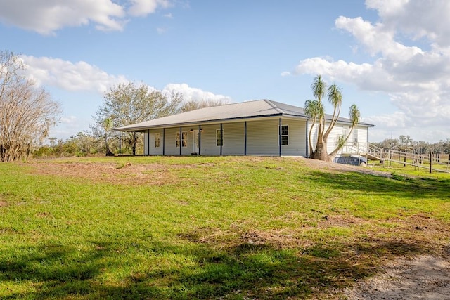 back of house featuring a lawn