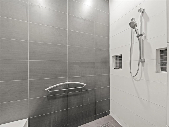 bathroom featuring tiled shower