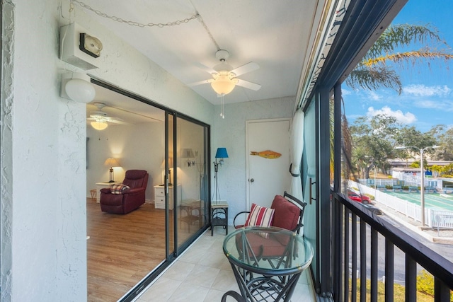 sunroom featuring ceiling fan