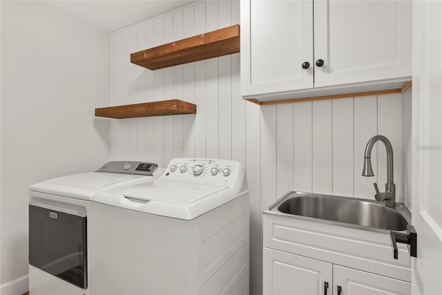 laundry room with sink, cabinets, and washing machine and clothes dryer