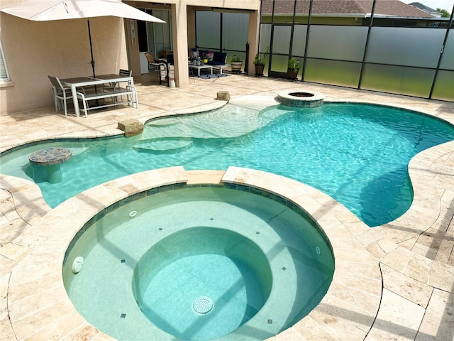4110 Huntingdale Ct, Wesley Chapel, FL 33543 - view of pool with a pool with connected hot tub, a patio, outdoor lounge area, and glass enclosure
