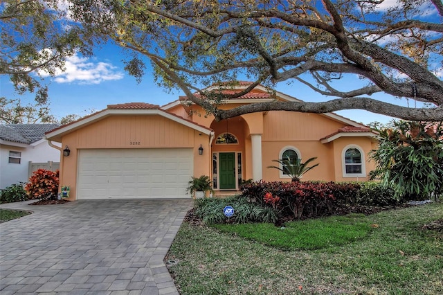 view of front of house with a garage