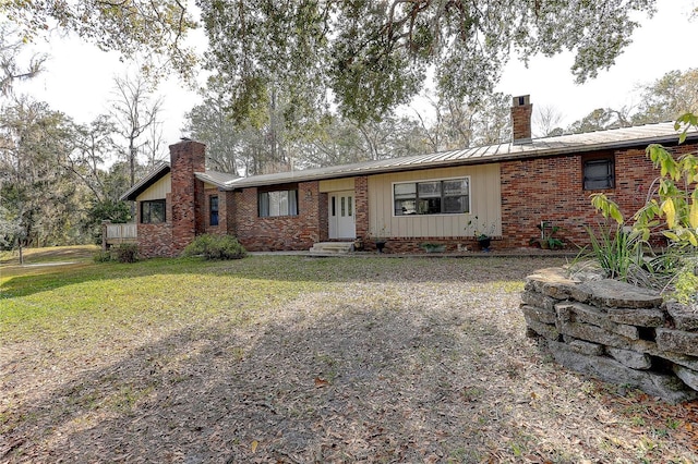 ranch-style house featuring a front lawn