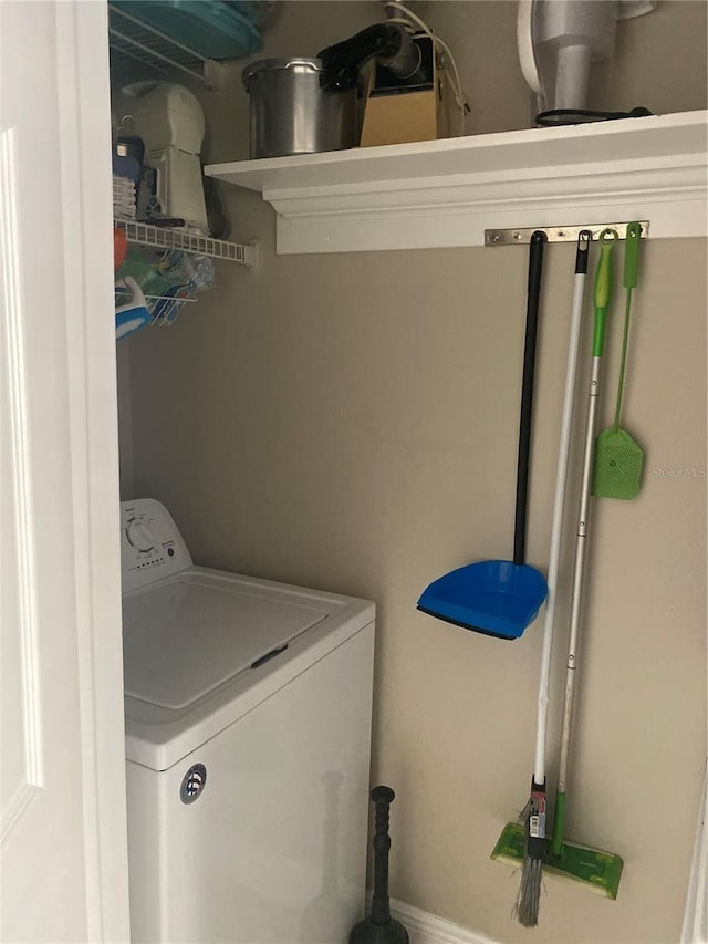 laundry room with washer / clothes dryer