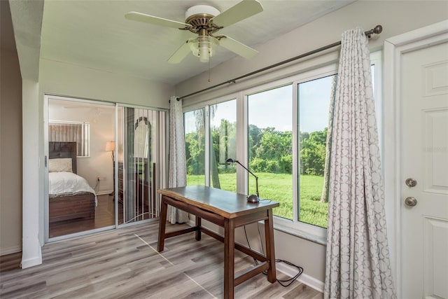 sunroom featuring ceiling fan