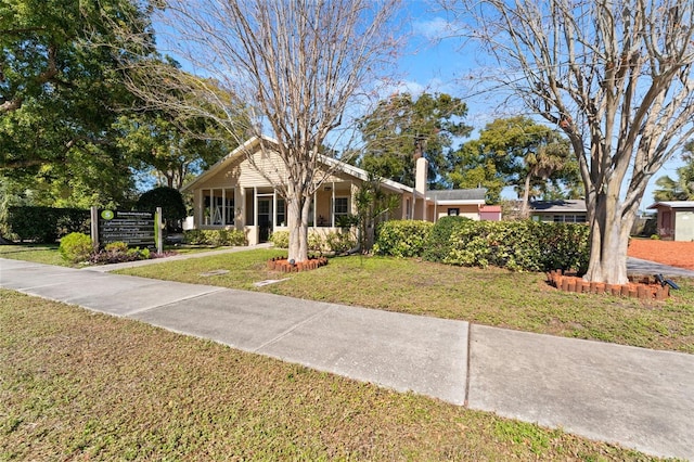 single story home featuring a front yard