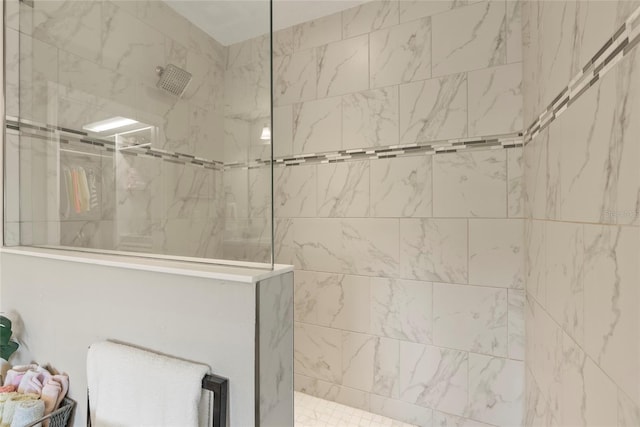 bathroom featuring tiled shower