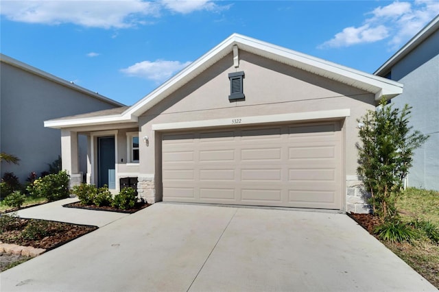 view of front facade featuring a garage