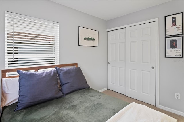 bedroom featuring carpet floors and a closet