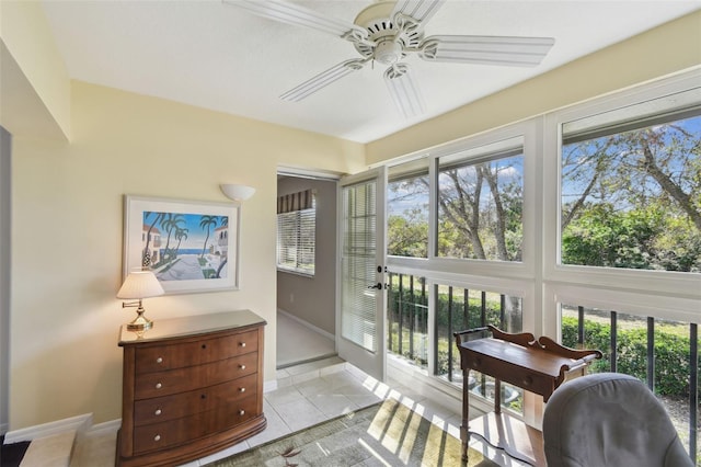 sunroom featuring a ceiling fan